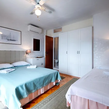Apartments And Rooms By The Sea Komiza, Vis - 2431 Guest house